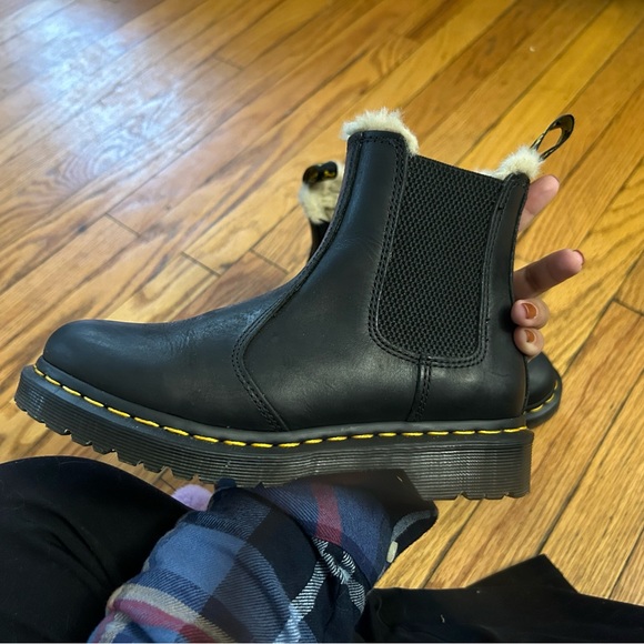 Dr.Marten’s 2976 Women’s faux fur lined Chelsea Boots - Picture 3 of 9